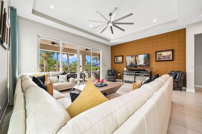 Image No.16-6 Bed Property for sale