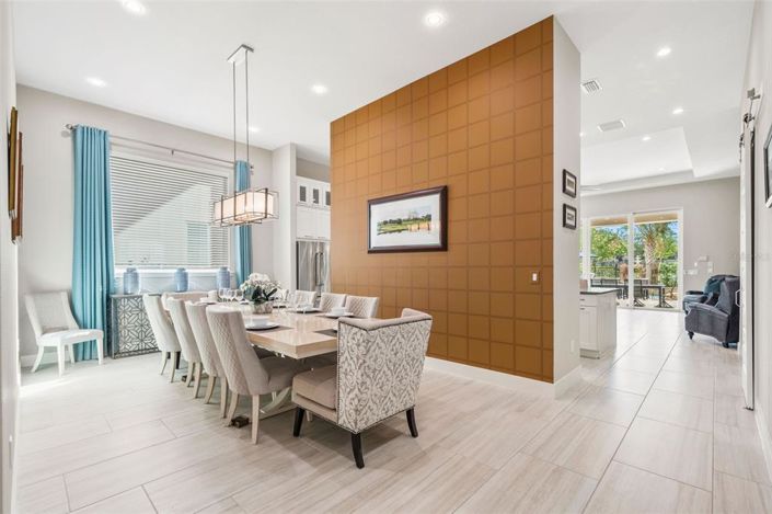 Image No.19-6 Bed Property for sale