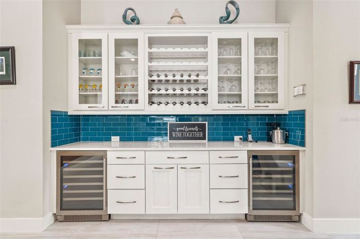 Image No.20-6 Bed Property for sale