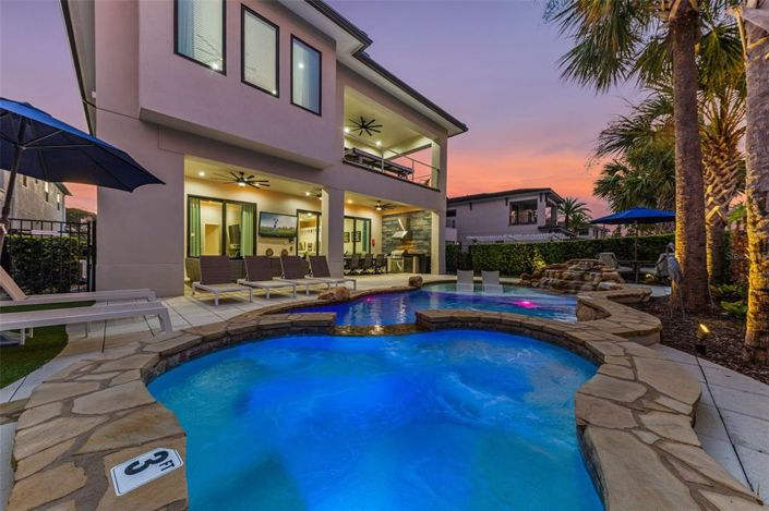 Image No.3-6 Bed Property for sale