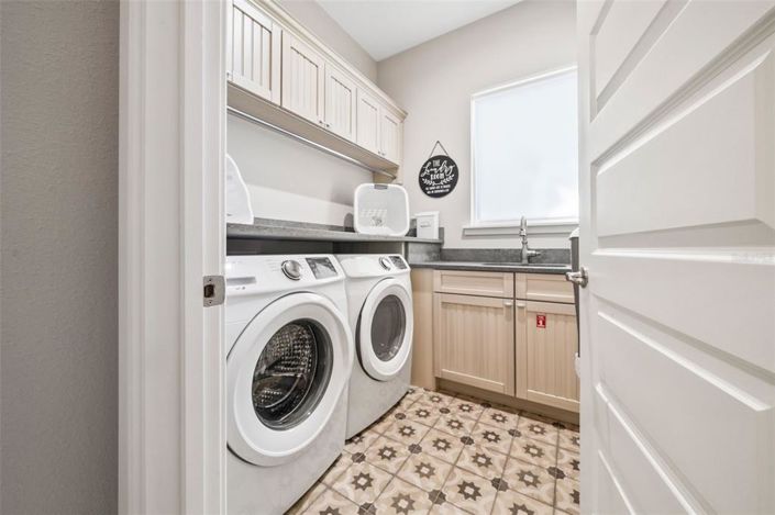 Image No.31-6 Bed Property for sale