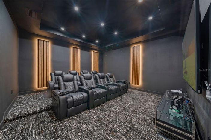 Image No.40-6 Bed Property for sale