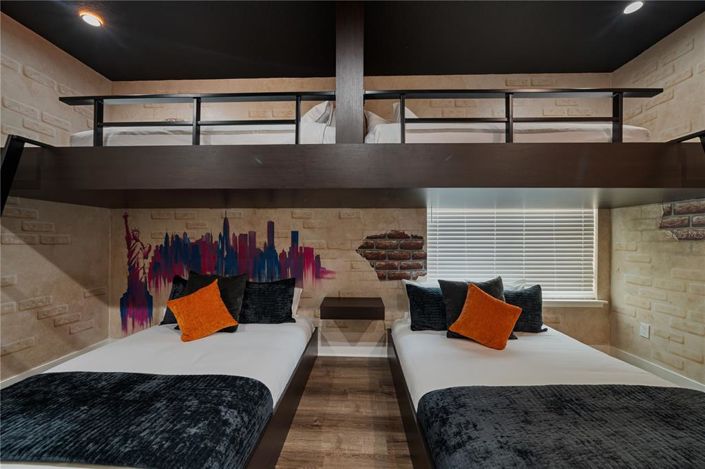 Image No.51-6 Bed Property for sale