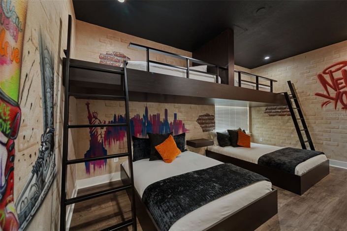 Image No.52-6 Bed Property for sale