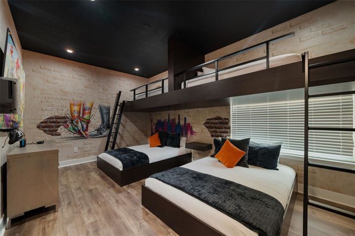 Image No.53-6 Bed Property for sale