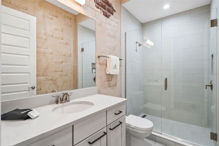 Image No.56-6 Bed Property for sale