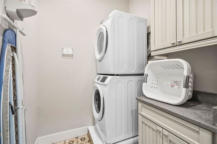 Image No.60-6 Bed Property for sale