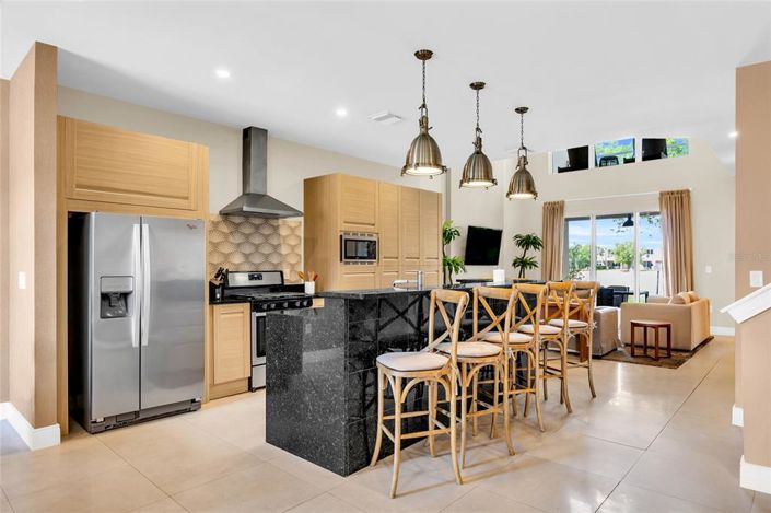 Image No.12-4 Bed Townhouse for sale