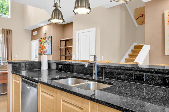 Image No.18-4 Bed Townhouse for sale