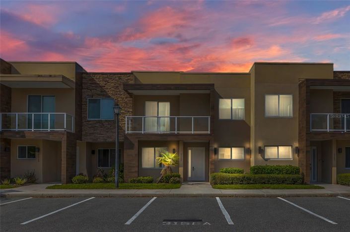 Image No.2-4 Bed Townhouse for sale