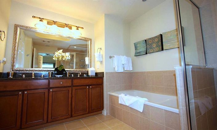 Image No.12-3 Bed Property for sale