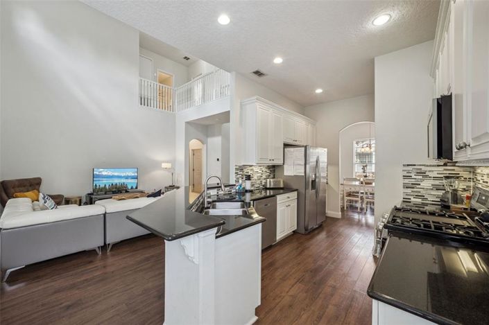 Image No.10-5 Bed Property for sale