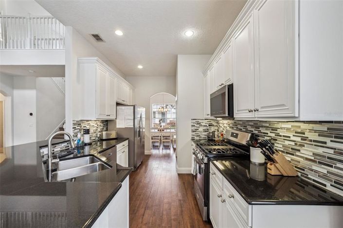 Image No.12-5 Bed Property for sale