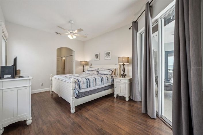 Image No.27-5 Bed Property for sale