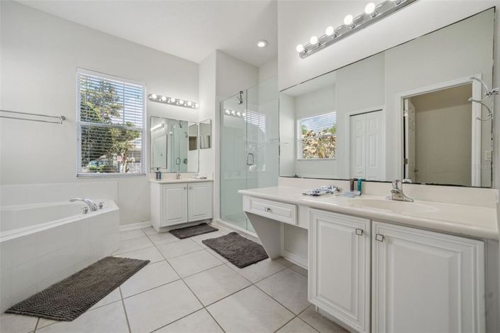 Image No.28-5 Bed Property for sale