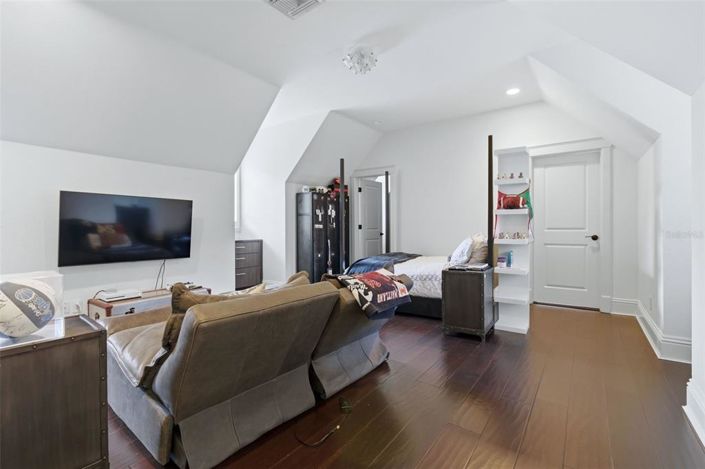 Image No.56-4 Bed Property for sale