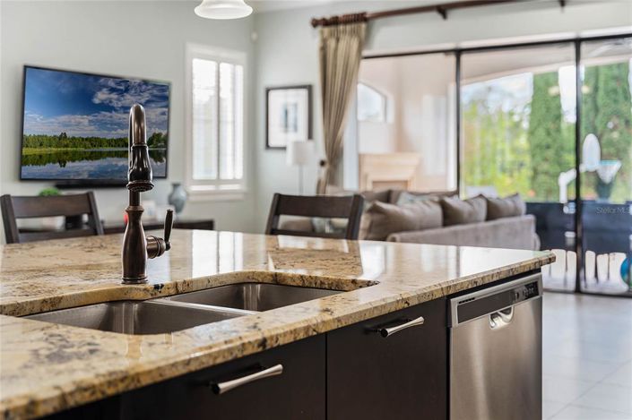 Image No.12-5 Bed Property for sale