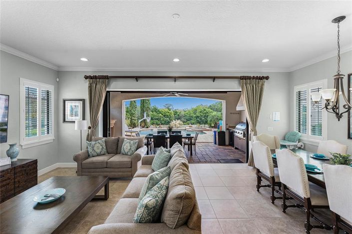 Image No.15-5 Bed Property for sale