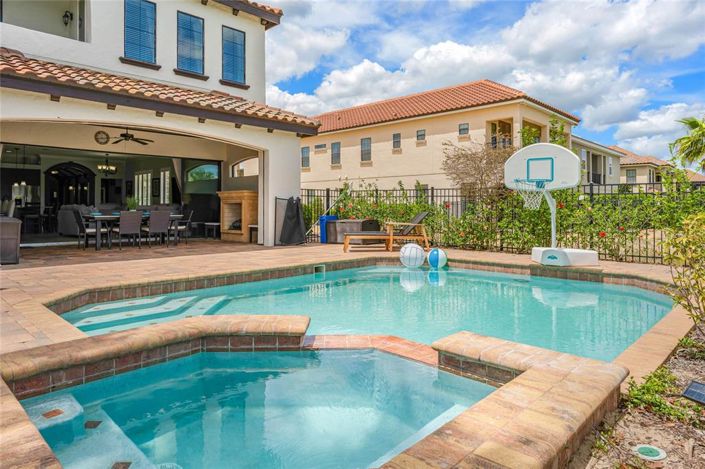 Image No.19-5 Bed Property for sale