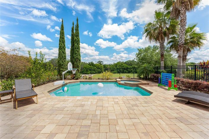 Image No.20-5 Bed Property for sale