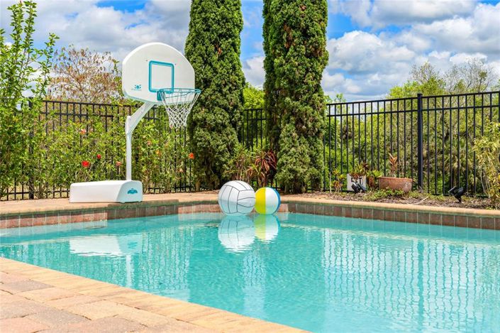 Image No.22-5 Bed Property for sale