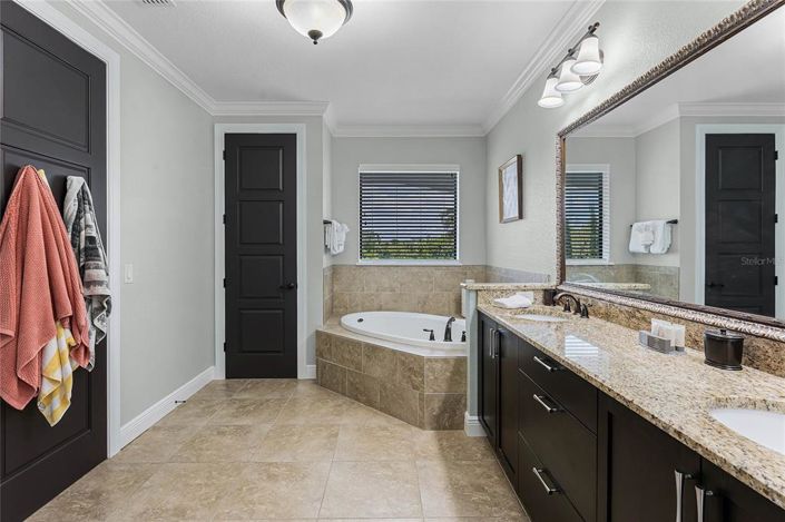 Image No.28-5 Bed Property for sale