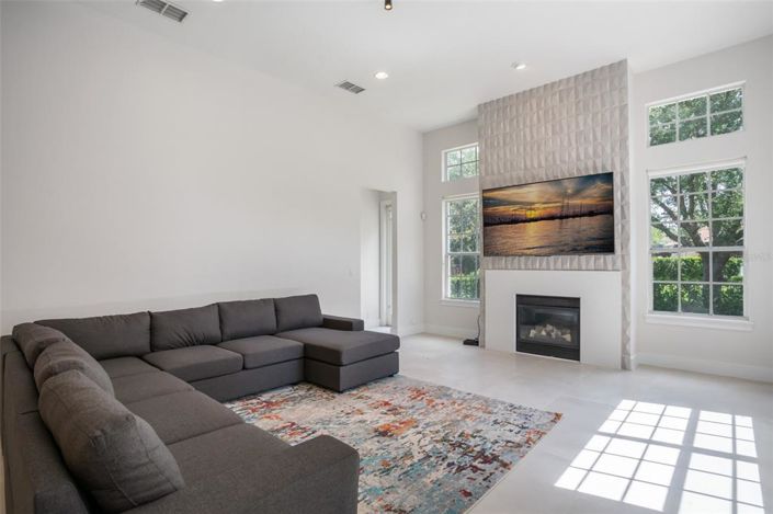 Image No.17-5 Bed Property for sale