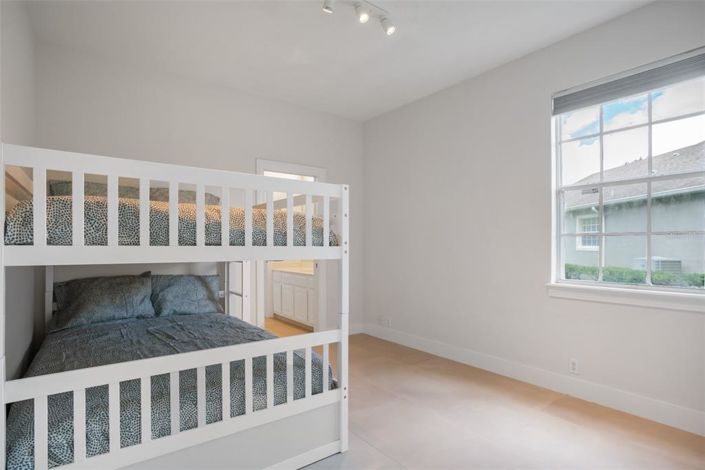 Image No.32-5 Bed Property for sale