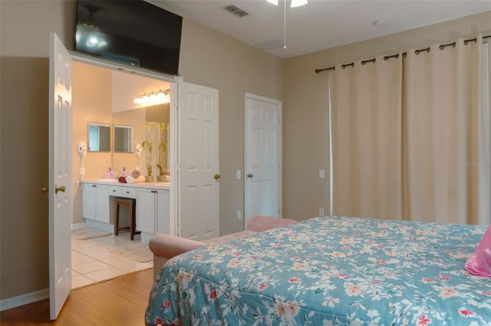 Image No.22-5 Bed Property for sale