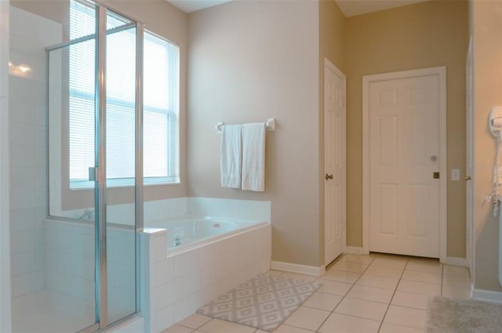 Image No.24-5 Bed Property for sale