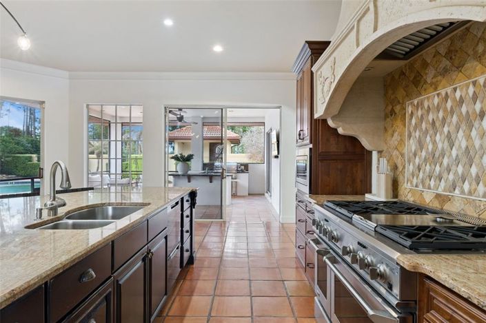 Image No.15-5 Bed Property for sale