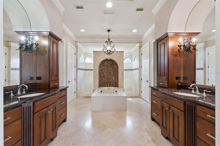 Image No.21-5 Bed Property for sale