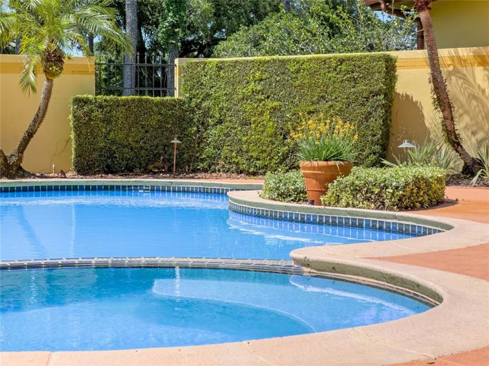 Image No.27-5 Bed Property for sale