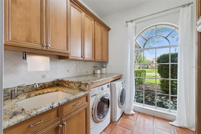 Image No.37-5 Bed Property for sale