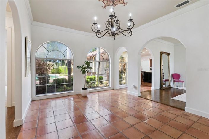 Image No.5-5 Bed Property for sale