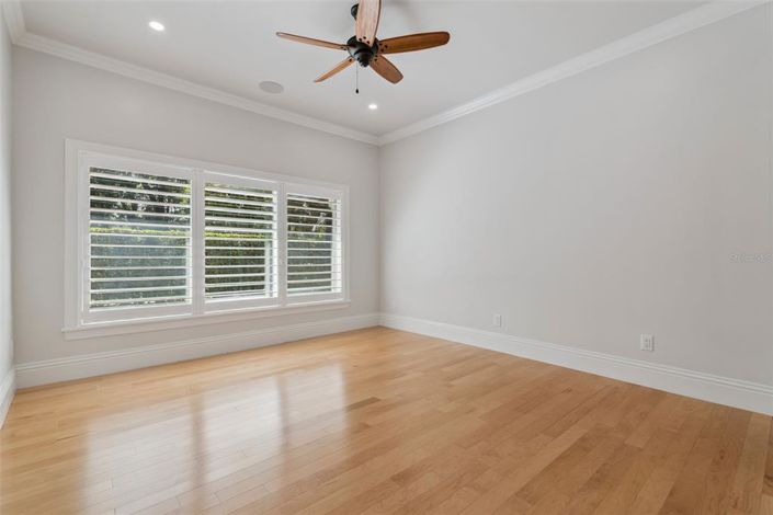 Image No.19-3 Bed Property for sale