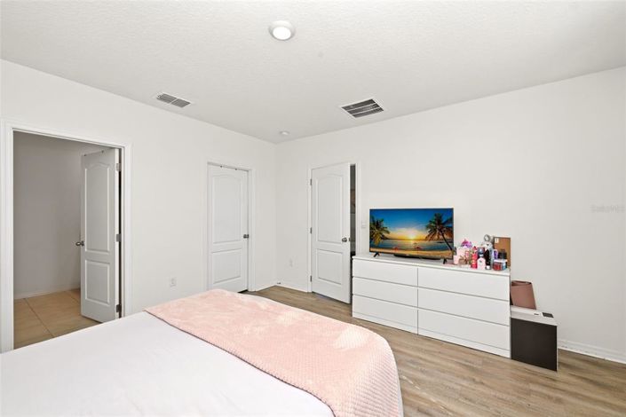 Image No.19-3 Bed Property for sale