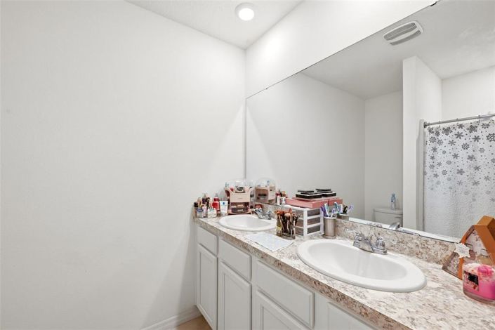 Image No.20-3 Bed Property for sale