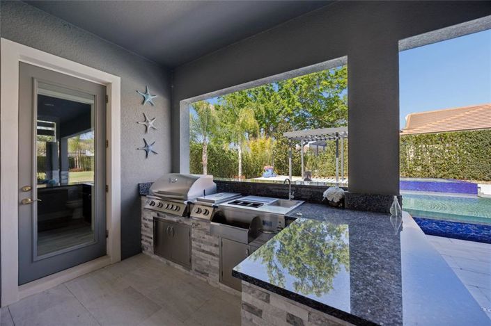 Image No.11-5 Bed Property for sale