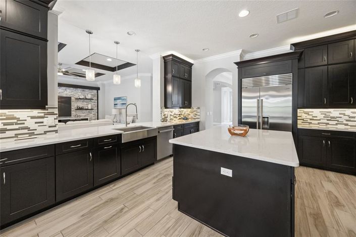 Image No.17-5 Bed Property for sale