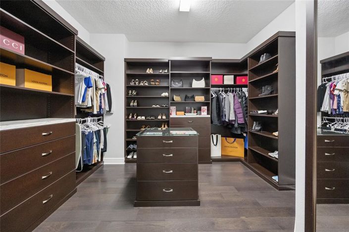 Image No.26-5 Bed Property for sale