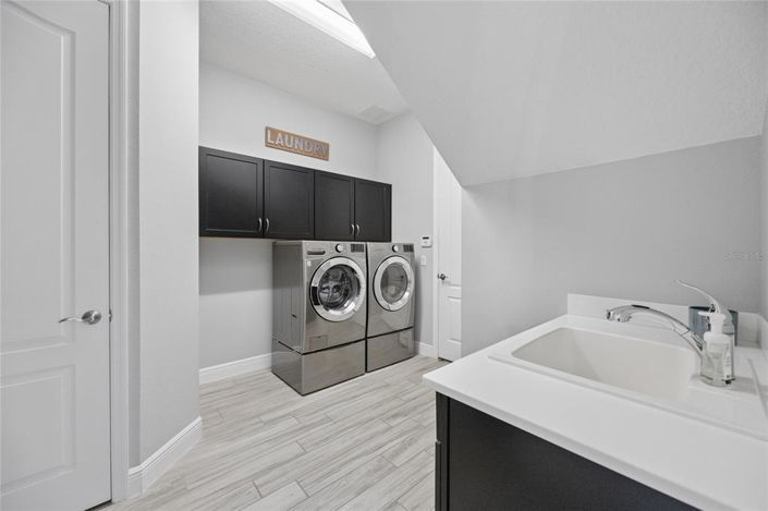 Image No.28-5 Bed Property for sale