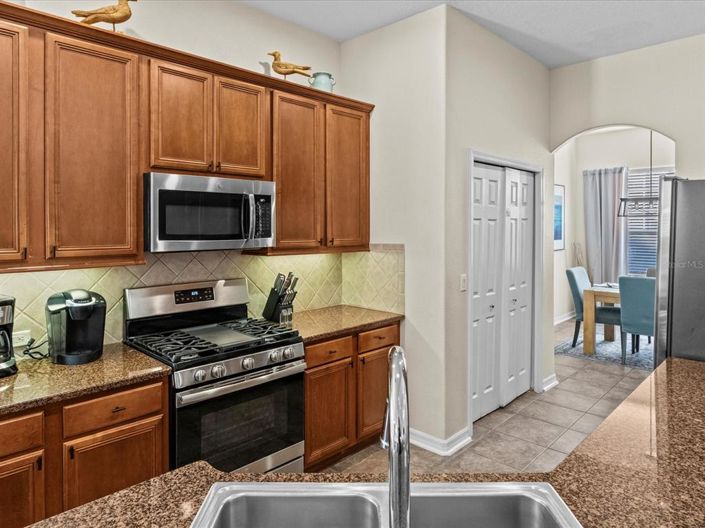 Image No.10-5 Bed Property for sale