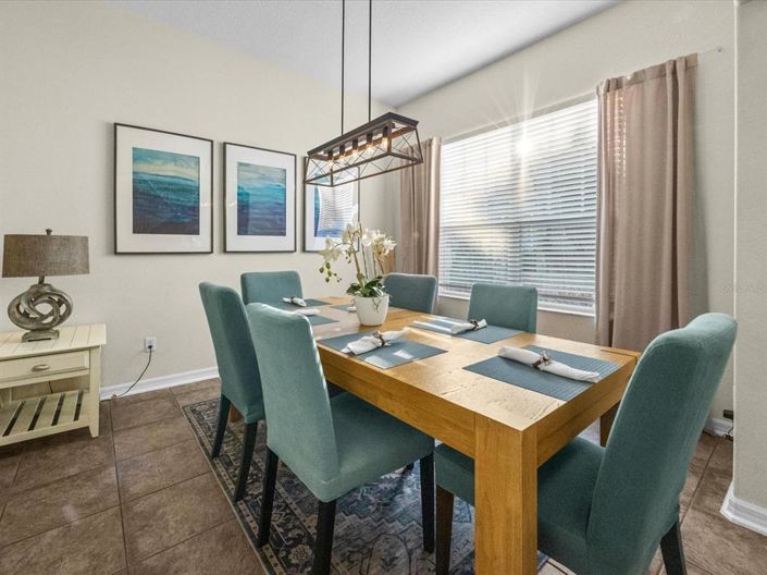 Image No.12-5 Bed Property for sale