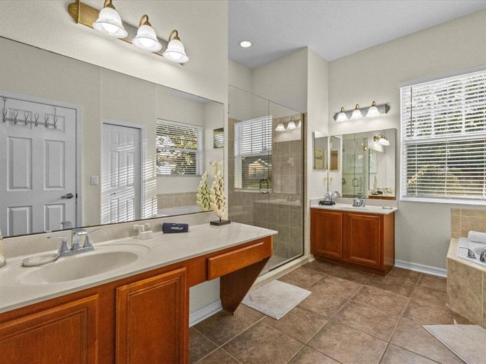 Image No.17-5 Bed Property for sale