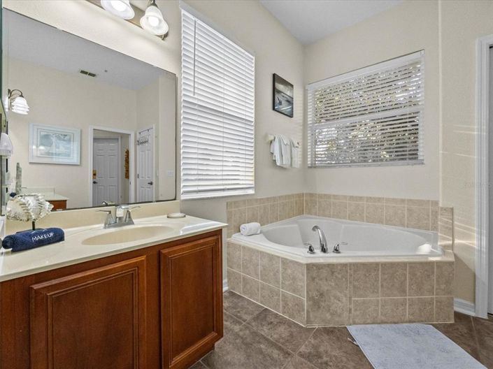 Image No.18-5 Bed Property for sale