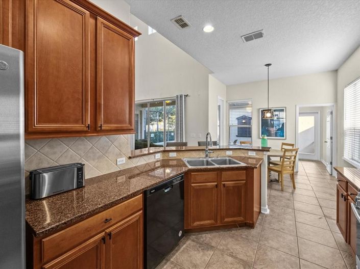 Image No.8-5 Bed Property for sale