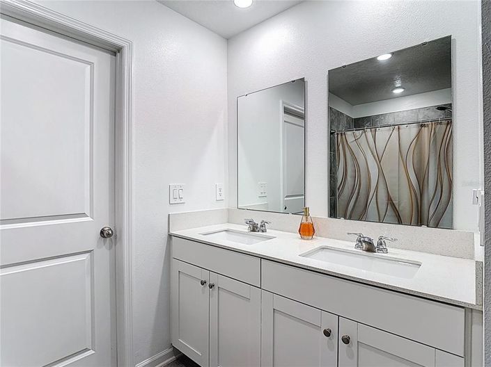 Image No.10-4 Bed Property for sale