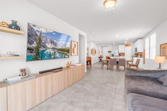 Image No.19-3 Bed Property for sale