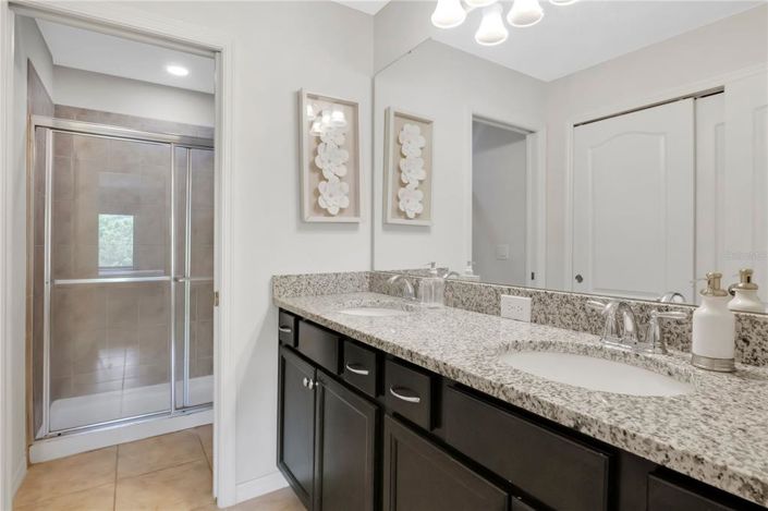 Image No.17-5 Bed Townhouse for sale